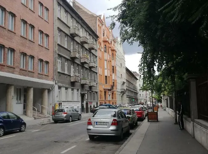 Design Near Keleti Railway Station Apartament